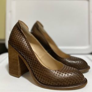 Kelsi Dagger Brooklyn Hall Pumps